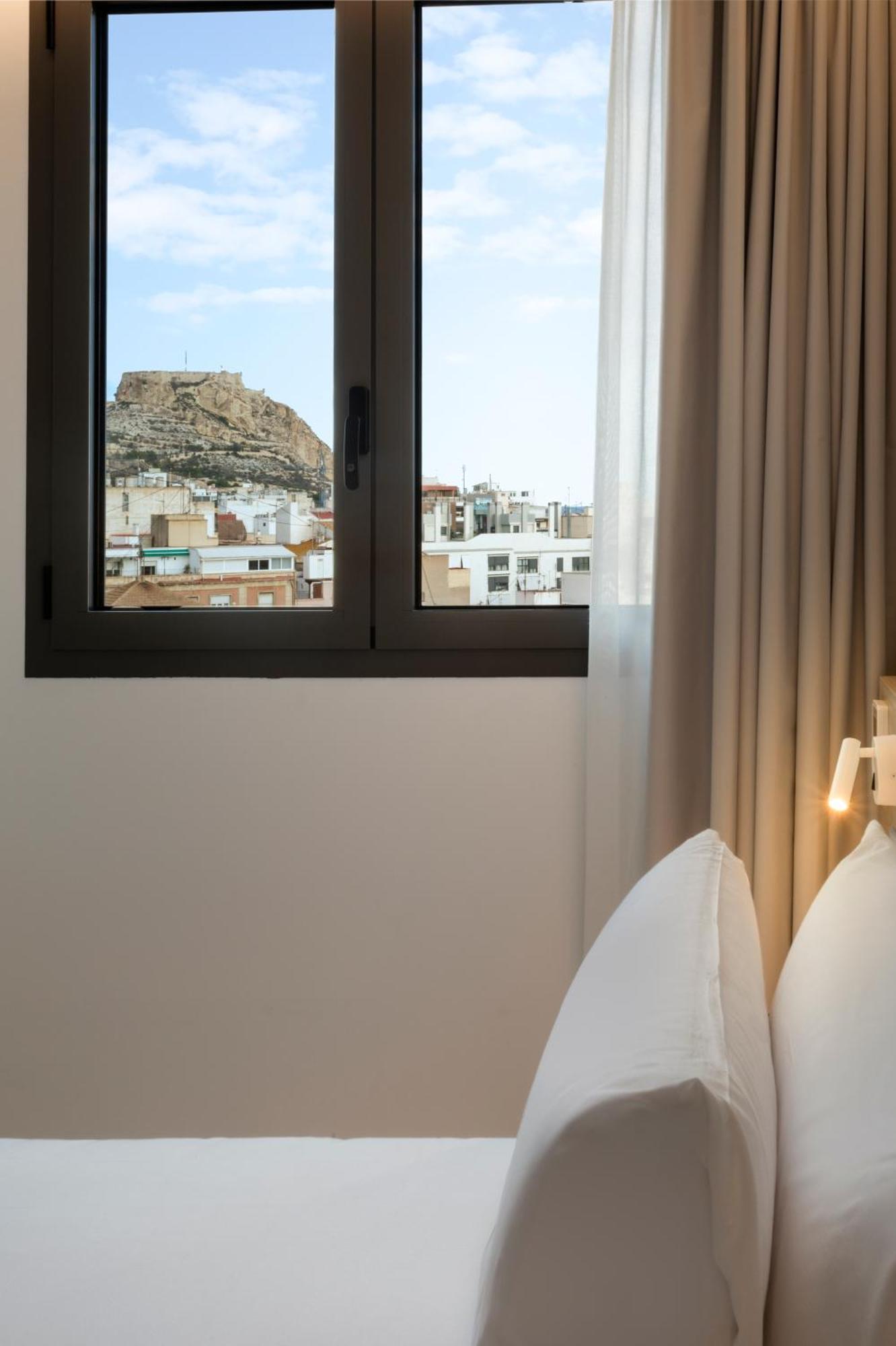 B&B Hotel Alicante Centro Exteriör bild